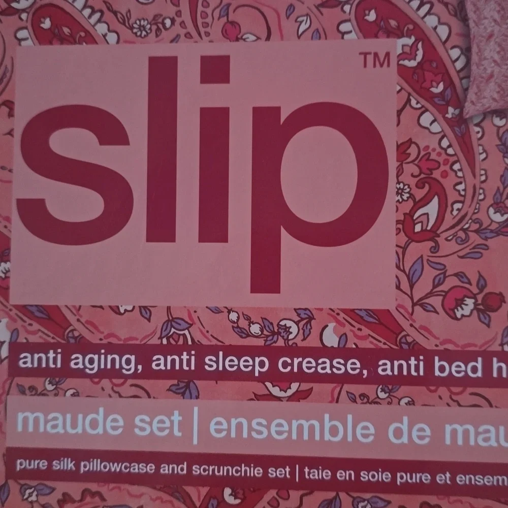 ♥️BUY 2 GET 1 FREE Maude Pure Silk Pillowcase & Scrunchie Set, Retail $115.00